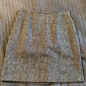 Liz sport wool tweed mini skirt size 10. Has pockets, side zip and is lined